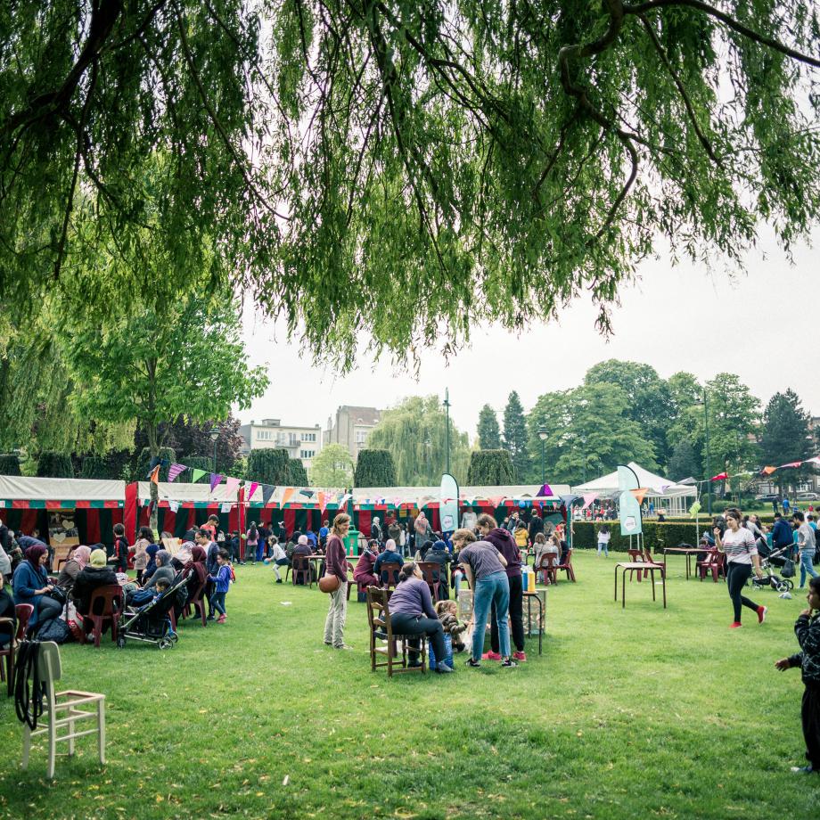 Fête avec beaucoup de personnes du PCS Leopold