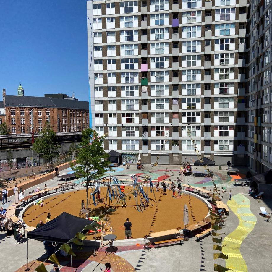 Plaine de jeux sur la cour Brigittines - Speelplein op de pleintje van de Brigittinen