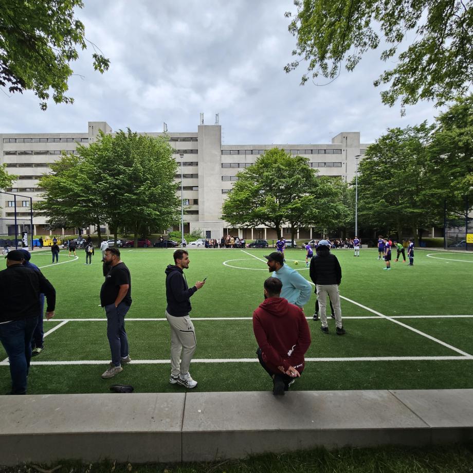 Le nouveau terrain de football au Peterbos - Het nieuwe voetbalterrein in Peterbos