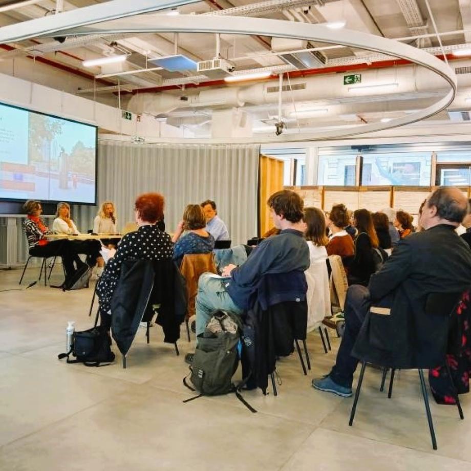 photo du groupe de travail pour l'art dans l'espace public - Foto van de werkgroep voor kunst in de openbare ruimte