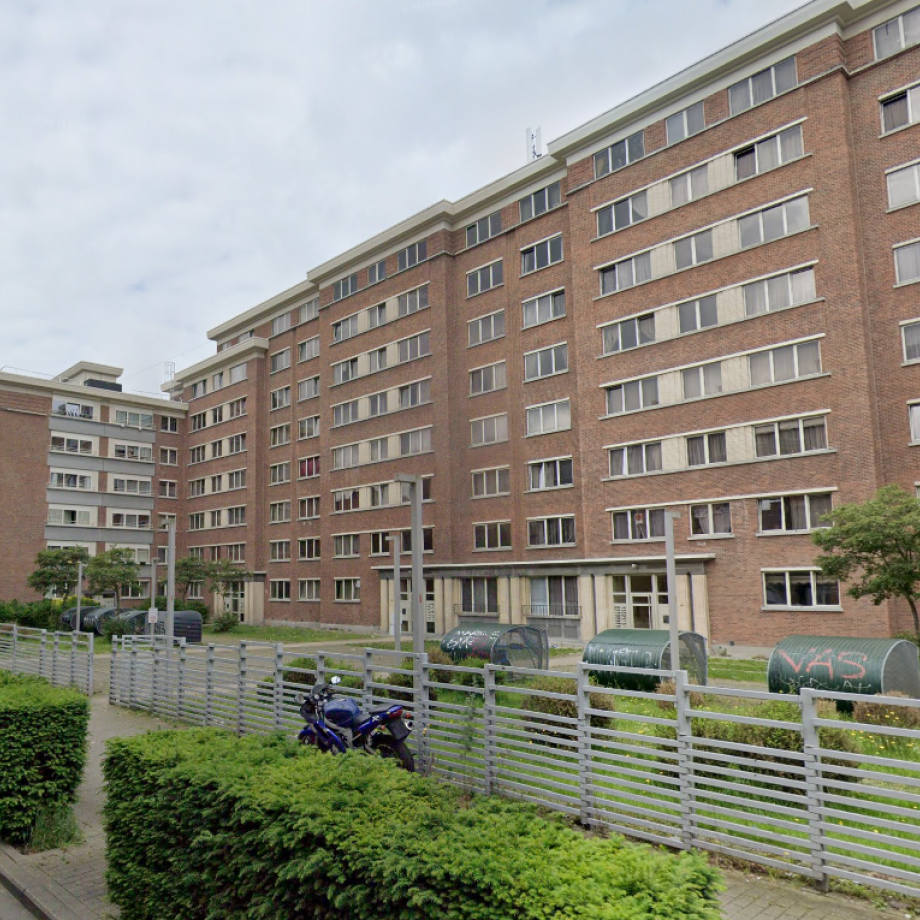 Image < Google Map